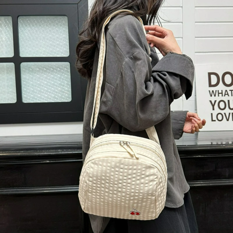 Korean Style Embroidered Cherr - Interior Design Korean Style のレビューと価格